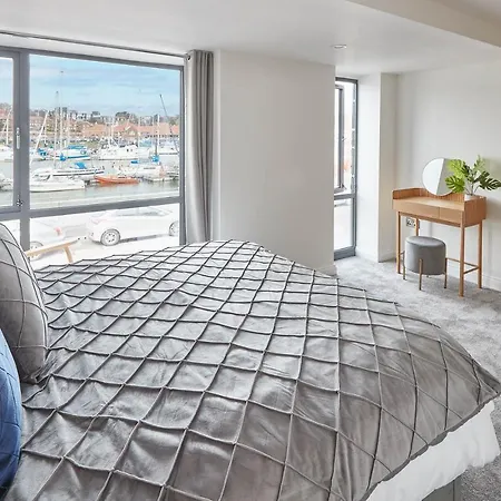 Host & - Coastal Townhouse Holiday home *