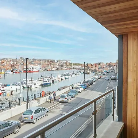 Host & - Coastal Townhouse * Whitby