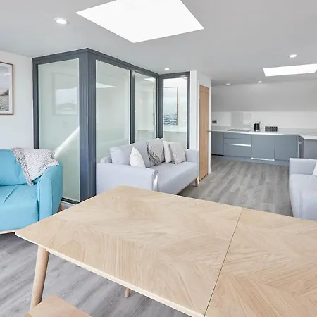 בית נופש Host & - Coastal Townhouse וויטבי