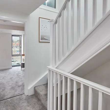 Host & - Coastal Townhouse Whitby