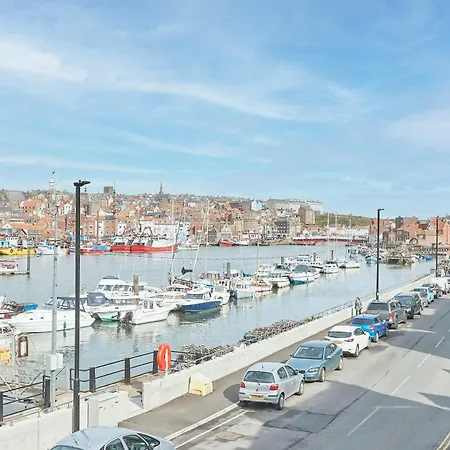 Host & - Coastal Townhouse וויטבי