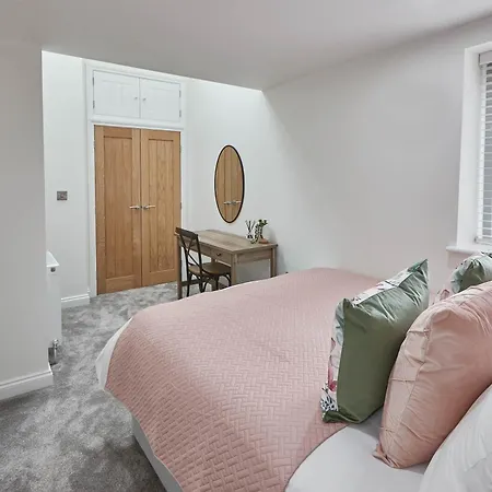 Host & - Coastal Townhouse