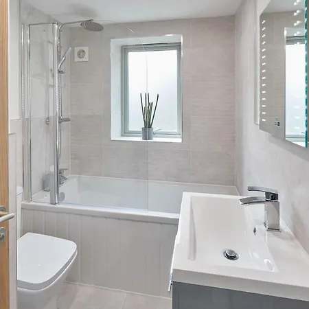 Host & - Coastal Townhouse Tatil Evi *